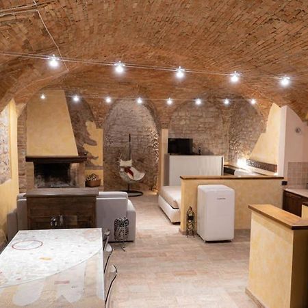 Another Brick In The Vault Spello Extérieur photo