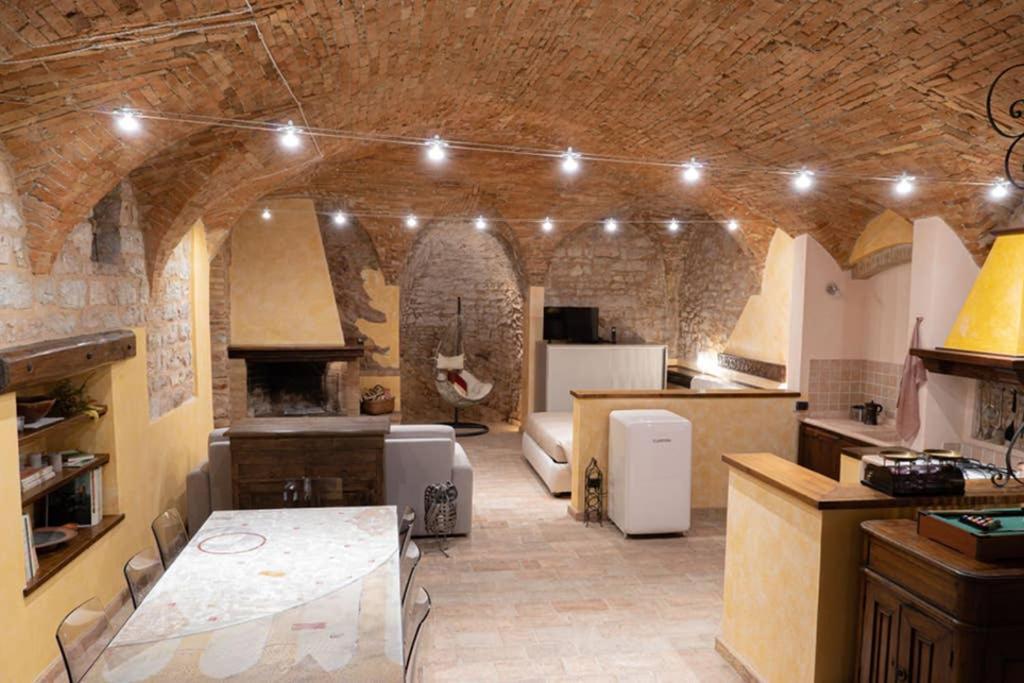 Another Brick In The Vault Spello Extérieur photo