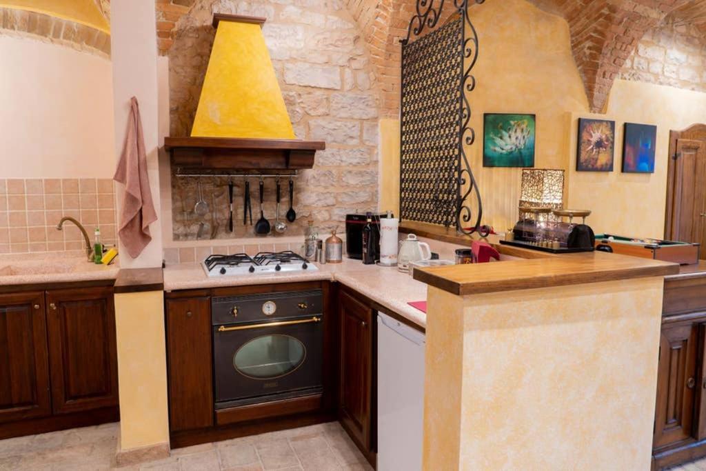 Another Brick In The Vault Spello Extérieur photo