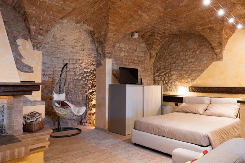 Another Brick In The Vault Spello Extérieur photo